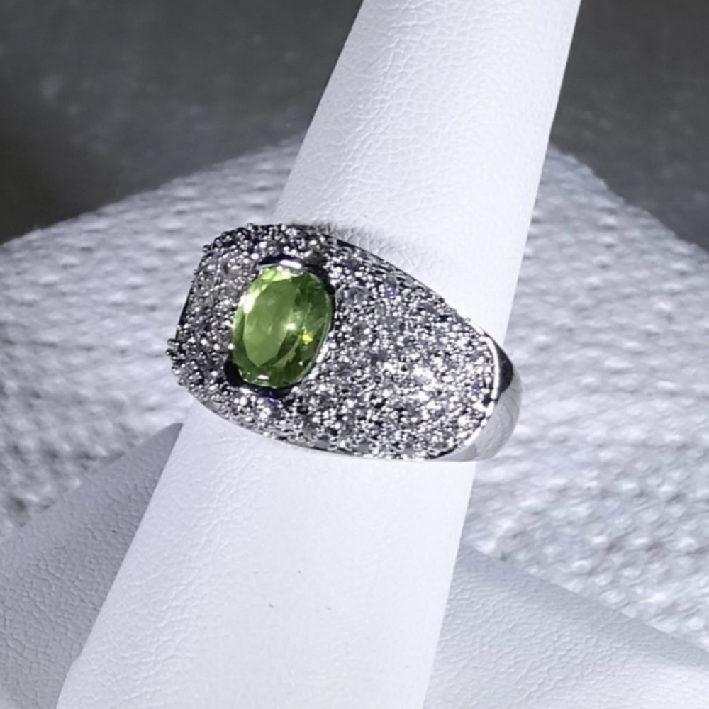 Vtg Peridot Ring - image 3